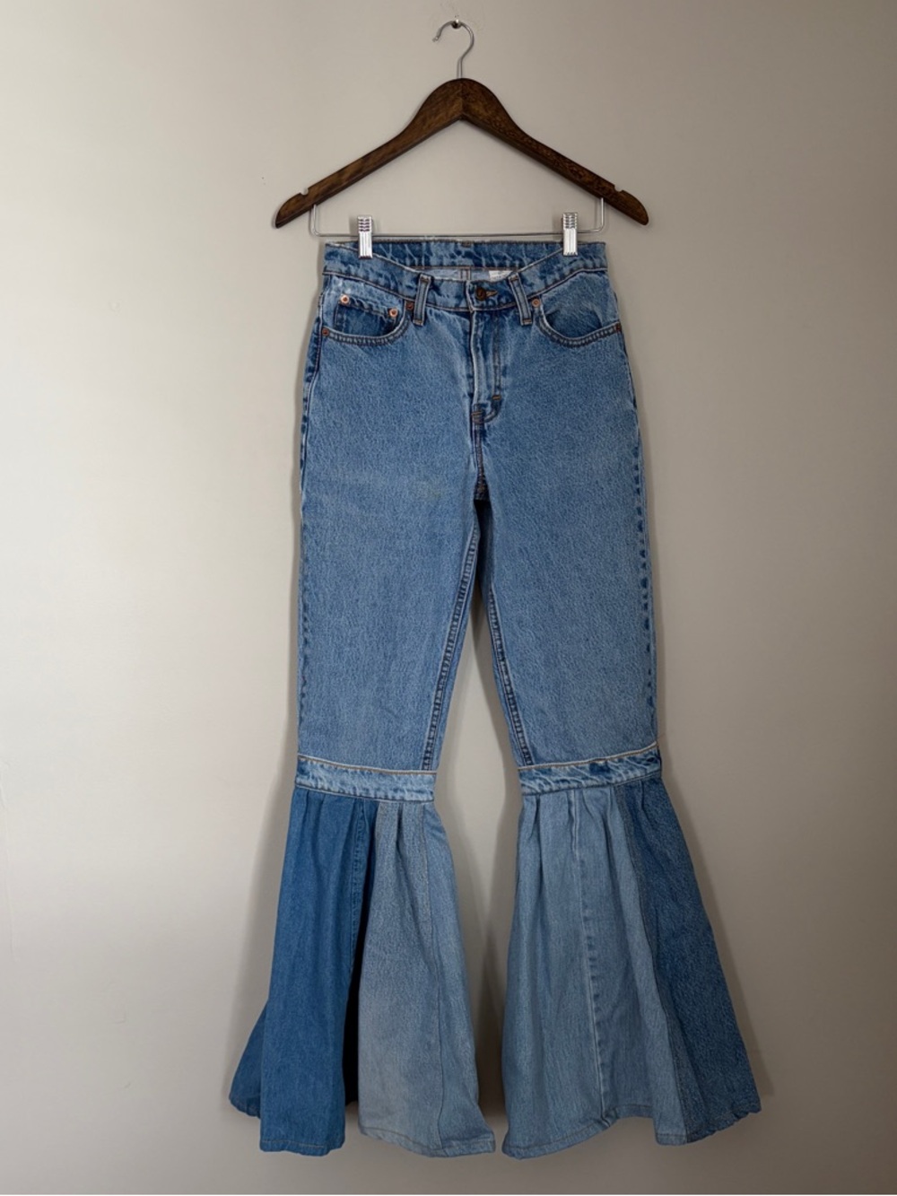 Y2K jordache light wash bell bottom wide leg boho flare jeans
